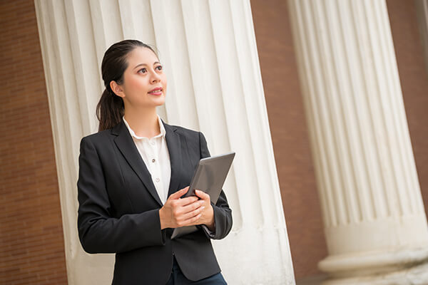 Business Federal Government Solutions Sub Hero 600x400 Woman standing outside of government building