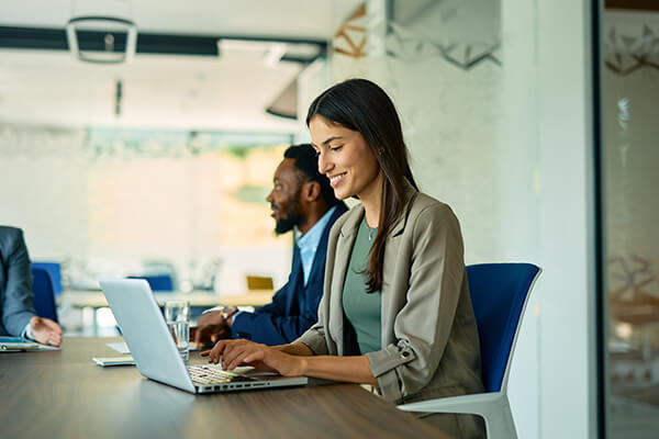 Wholesale Cust Doc Wholesale Broadband Sub Hero 600x400 Woman working on laptop in a conference room