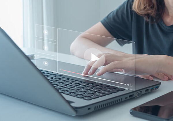 Business Collaboration Sub Hero 600x400 Woman on laptop with 3-D view of screen