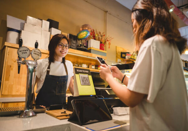 Business SMB Solutions Sub Hero 600x400 Clerk behind counter ringing up a customer