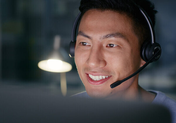 Wholesale Contact Us Sub Hero 600x400 Customer service rep talking with headset
