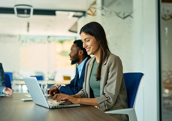 Wholesale Cust Doc Wholesale Broadband Sub Hero 600x400 Woman working on laptop in a conference room