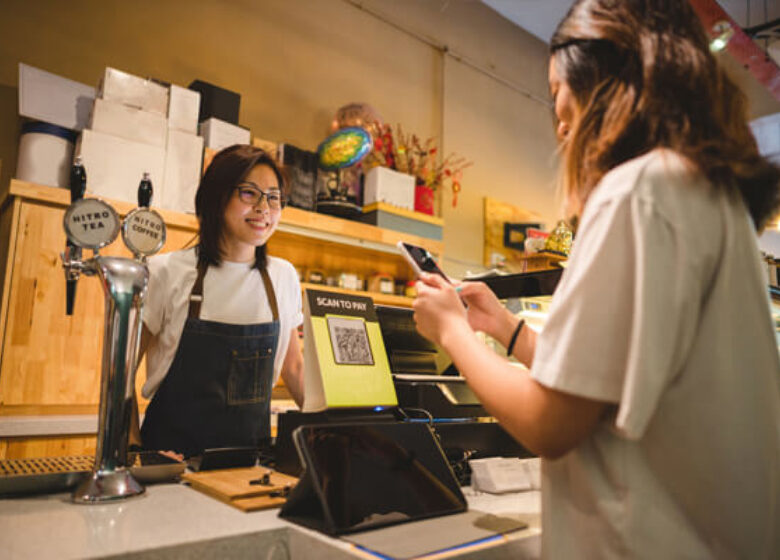 Business SMB Solutions Sub Hero 600x400 Clerk behind counter ringing up a customer
