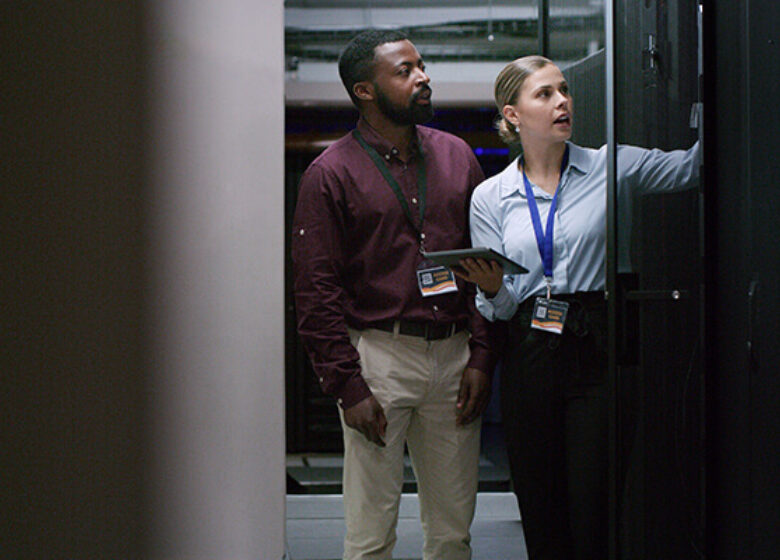 Wholesale broadband Sub Hero 600x400 Man and woman in a data center facility